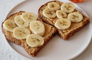 tosti_s_arahisovoi_pastoi-573392